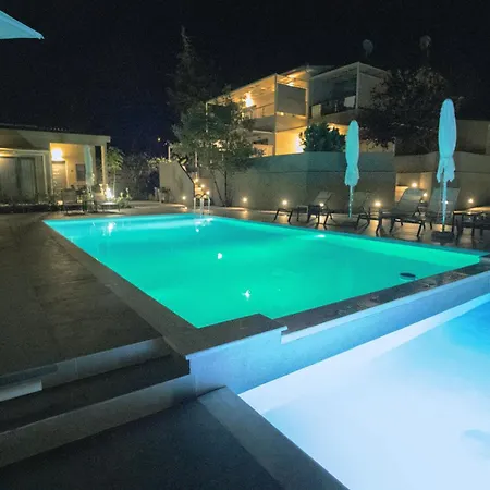 公寓式酒店 8 Boutique 4*