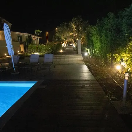 8 Boutique מלון דירות 4*