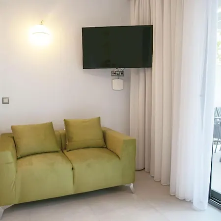 8 Boutique מלון דירות 4*