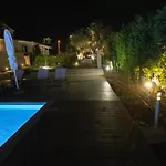 8 Boutique Aparthotel 4*