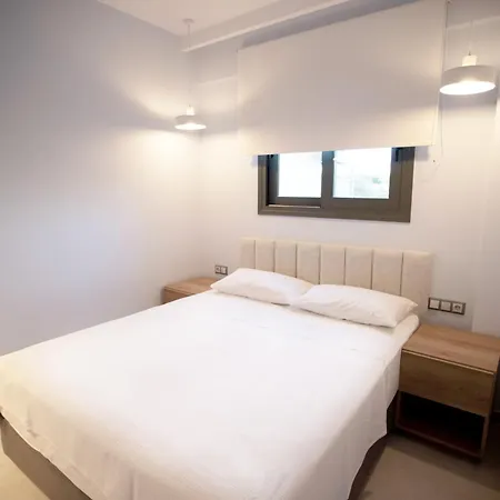 8 Boutique ネア・ポティダイア