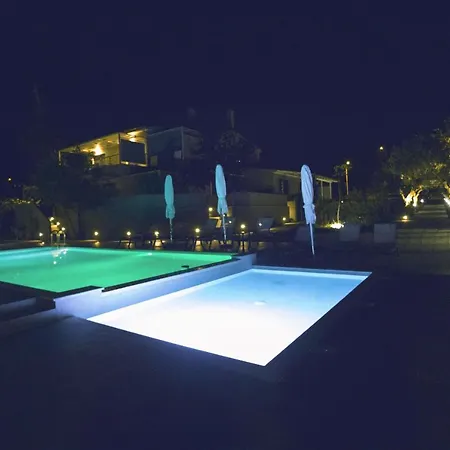 アパートホテル 8 Boutique 4*